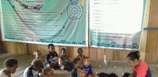 Aktifitas Belajar di Sekolah Kampung di Kabupaten Yahukimo Papua (Foto : Nesta / Jeratpapua.org)