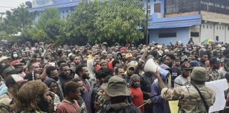 aksi-warga-papua-di-wamena-menolak-pemekaran-provinsi-papua_169, CNN Indonesia