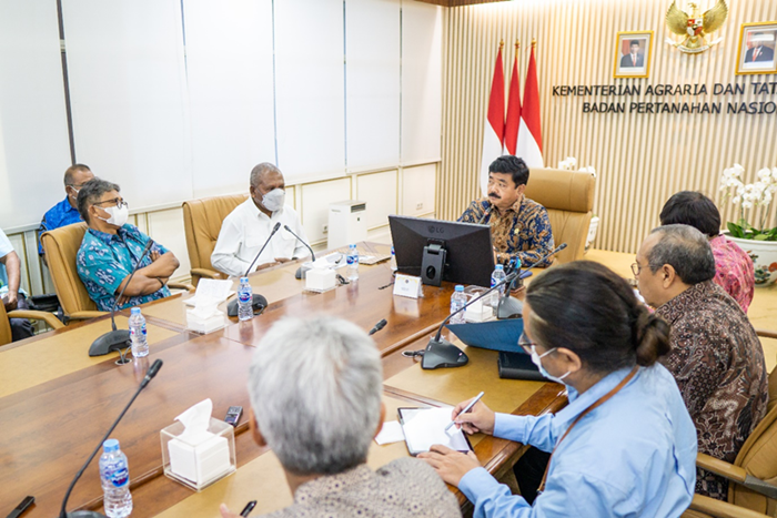 (Audiensi Panitia KMAN VI dengan Menteri KMAN VI) Sumber foto: Dokumentasi AMAN., jerat papua.org