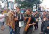 Masyarakat Adat Banten Saat memainkan Alat Musik Angklun di Parade Budaya Nusantara , foto : nesta/jeratpapua.org