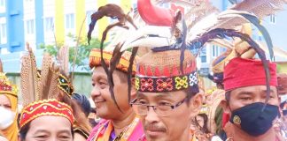 Salah satu Busana adat menggambarkan Corak Buda Nusantara Pada KMAN VI di Tanah Tabi, foto : nesta/jeratpapua.orag